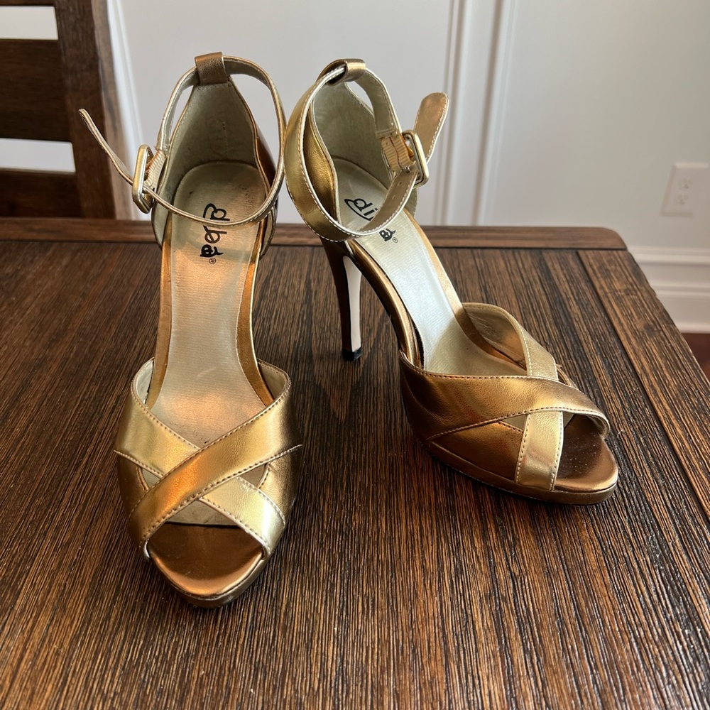 Gold Diba heels. Size 7